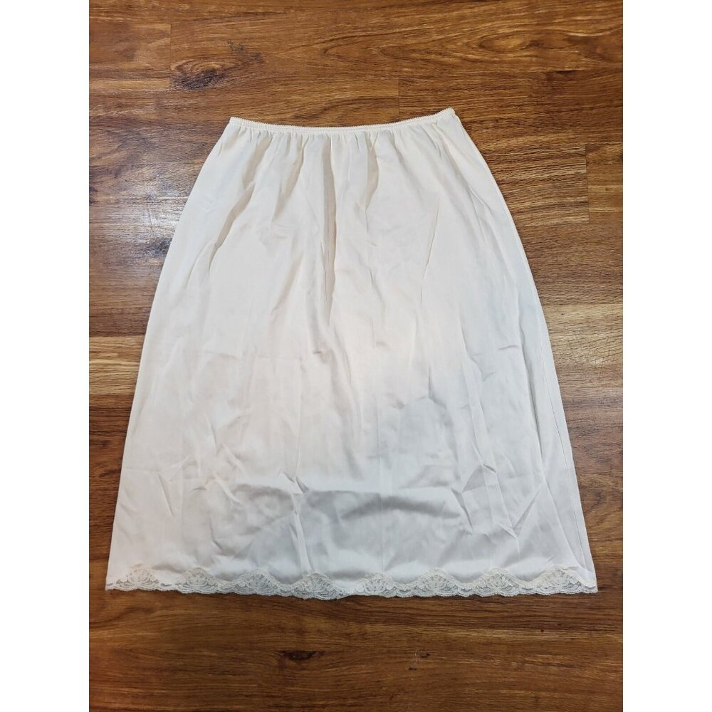 Vtge‎ Lorraine  Size Medium Ivory Lace Half Slip